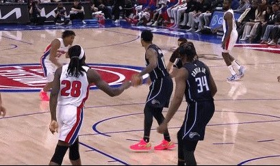 开云官网-脚踝变形重伤 艾维腾飞之年却遭意外重创