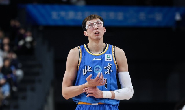 开云中国-媒体人：北京要想办法给周琦减负 毕竟赛季还很漫长 大家都很疲惫