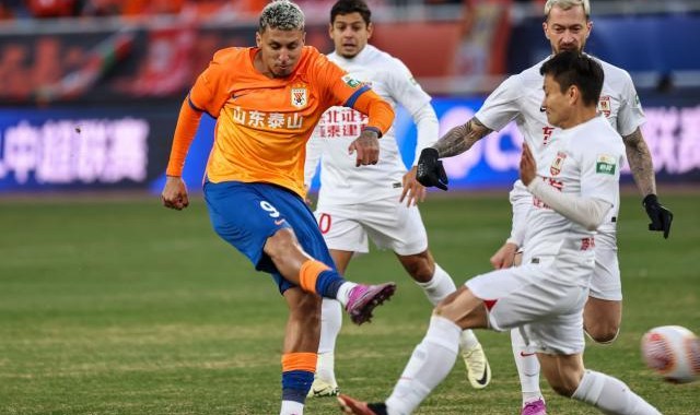 泰山双核互评齐声“非常好” 克雷桑被赞“顶级水平”