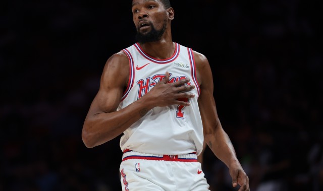 开云中国-杜兰特：今天防守非常出色 迫使对手陷入阵地进攻&amp;勉强投篮